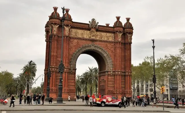Bild zeigt den spanischen Triumphbogen Arc de Triomf