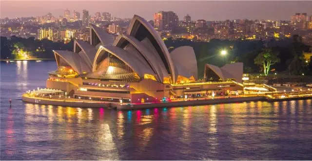 Bild zeigt das muschelförmige Opernhaus von Sydney